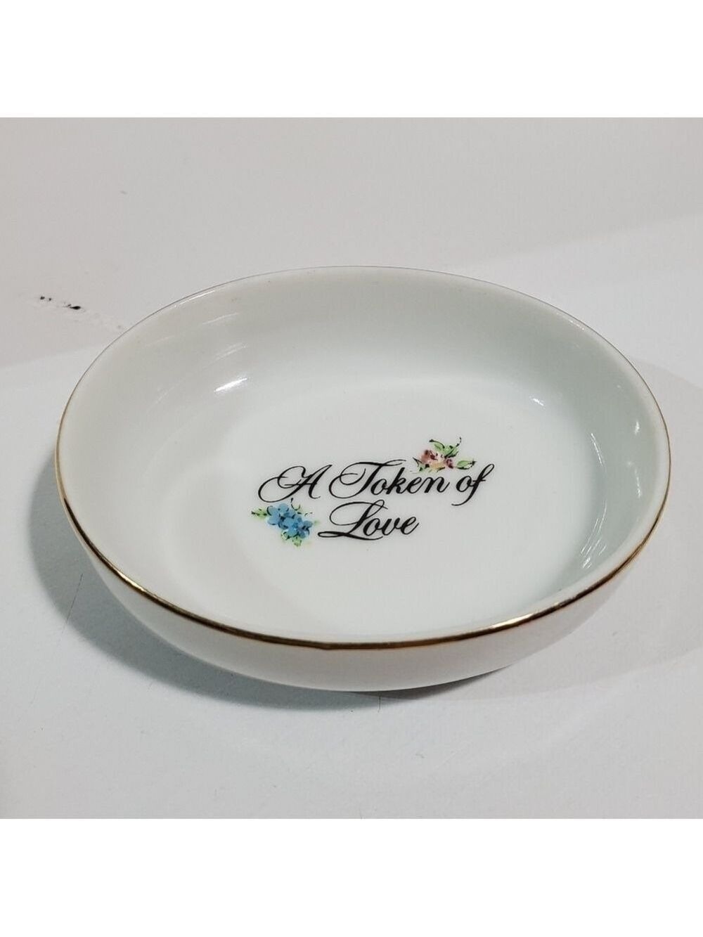 Vtg Avon A Token of Love porcelain Valentines trinket change dish